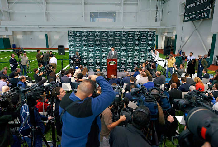 2012-Tim-Tebow-press-conference-op1h-12179.jpg